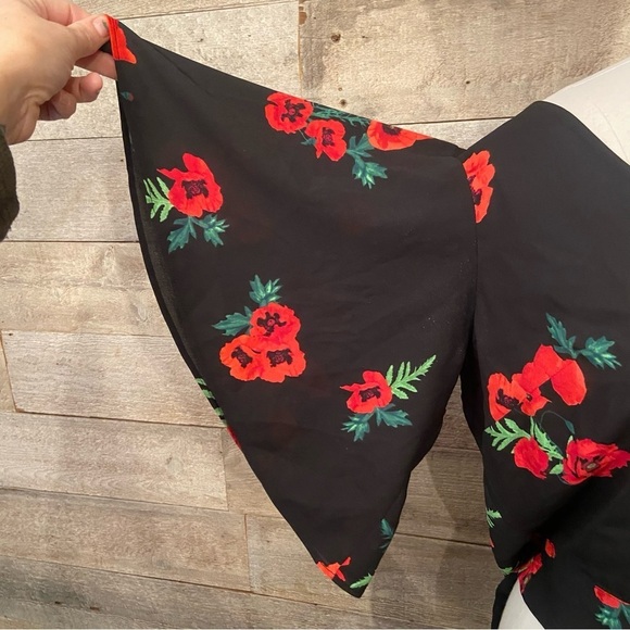 🛍️3/$30 Express flutter sleeve floral tie up‎ cropped top in  size small - Picture 6 of 9
